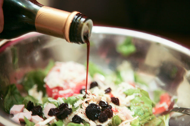 Tự làm món Salad trộn rượu vang không thể đơn giản hơn